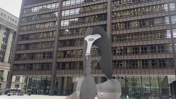 Picasso sculpture in front of the Daley Center in Chicago